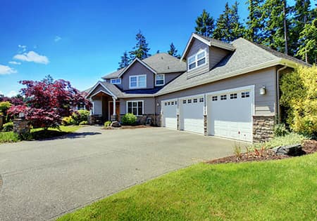 Maximize Curb Appeal with Professional Driveway Cleaning